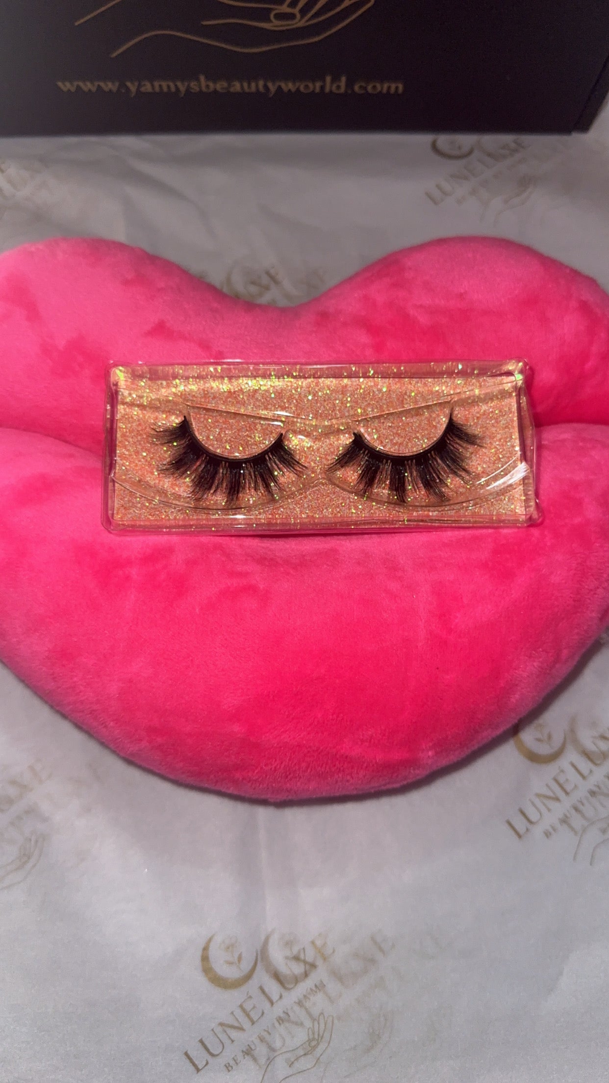 Lunélashes by Lunéluxe Beauty by Yami