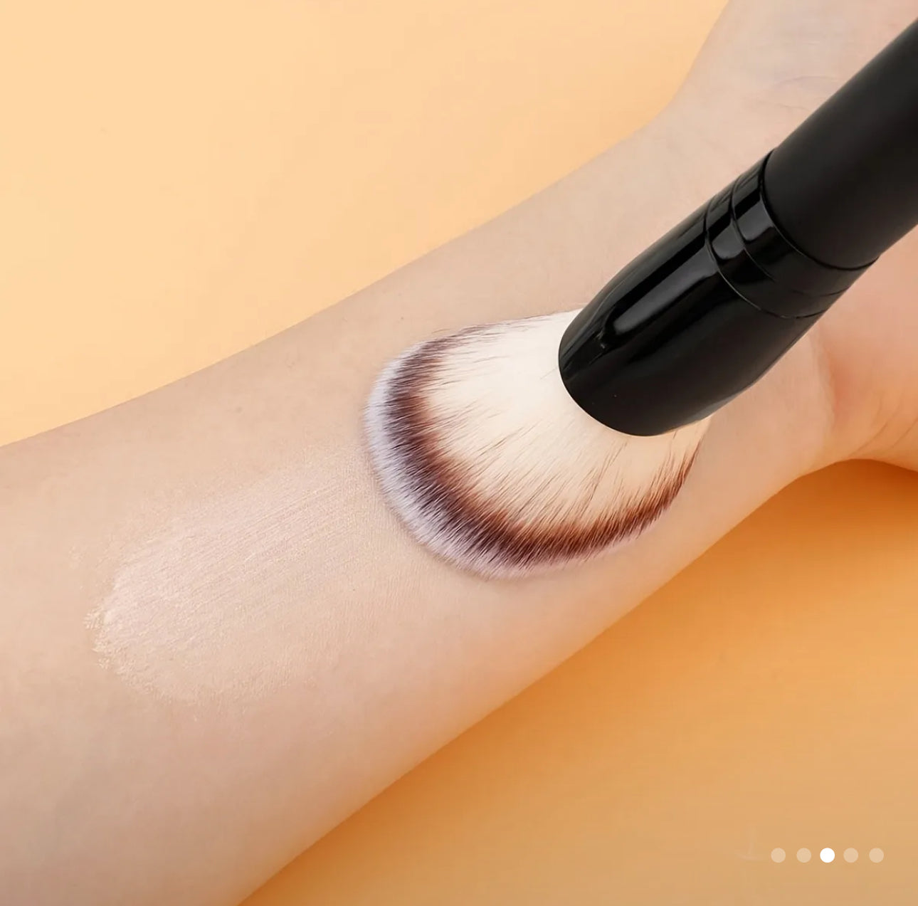 Versatile Dual-Ended Foundation brush